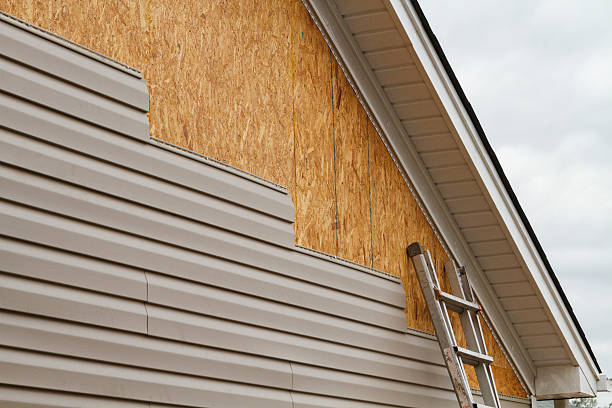 Professional Siding Inspection technician working in Farrell, PA